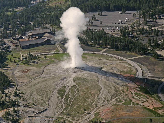 https://d3r8gwkgo0io6y.cloudfront.net/upload/yellow stone national Park.jpg